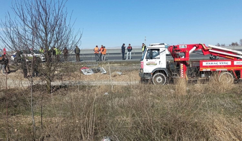 Afyonkarahisar’da yolcu indiren minibüse TIR arkadan çarptı: 11 yaralı