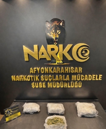Durdurulan araçlardan uyuşturucu çıktı; 2 tutuklama