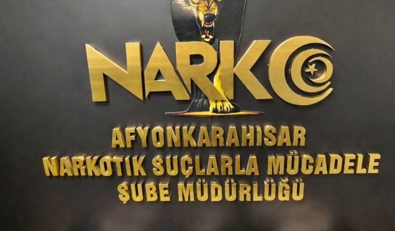 Durdurulan araçlardan uyuşturucu çıktı; 2 tutuklama