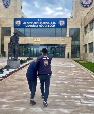 Aranan 2 hükümlü yakalandı