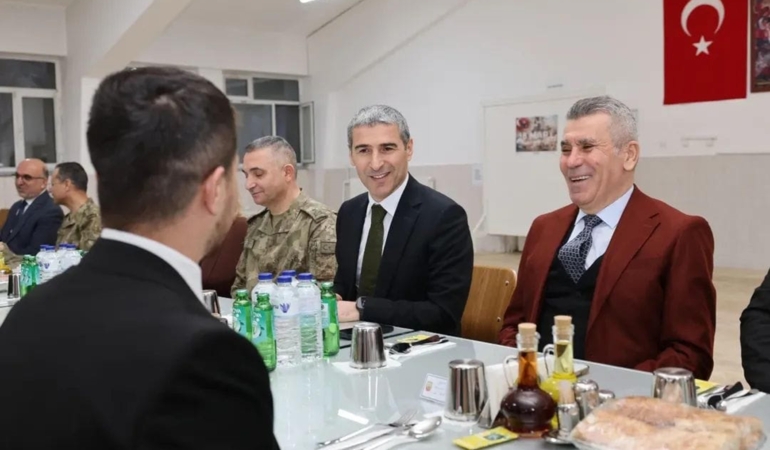 Kışlada iftar programı