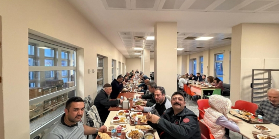 Hastane personeli iftarda bir araya geldi