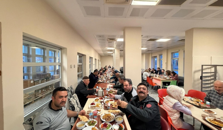 Hastane personeli iftarda bir araya geldi