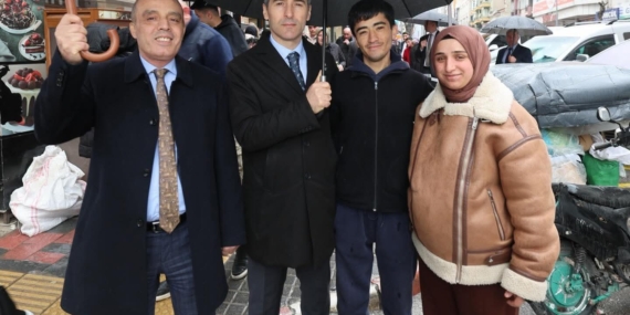 Vali Aktaş, esnafla bayramlaştı