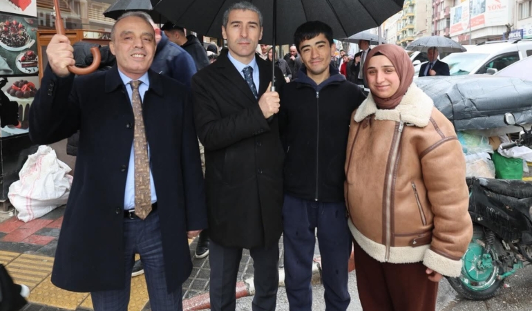 Vali Aktaş, esnafla bayramlaştı