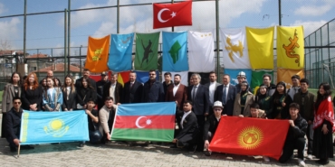 Ateşten atlayıp, demir döverek nevruz kutladılar