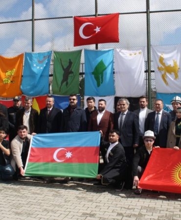 Ateşten atlayıp, demir döverek nevruz kutladılar