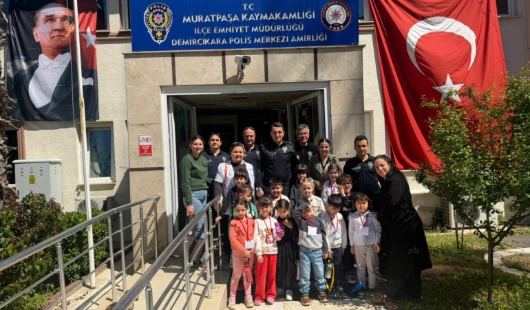 Miniklerden Polislere Anlamlı Ziyaret!