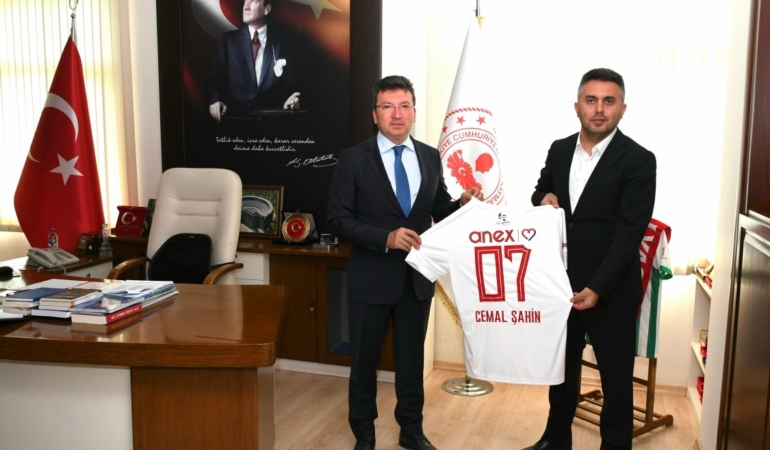 Başkan Ergün’den Kaymakam Şahin’e Özel Hediye!