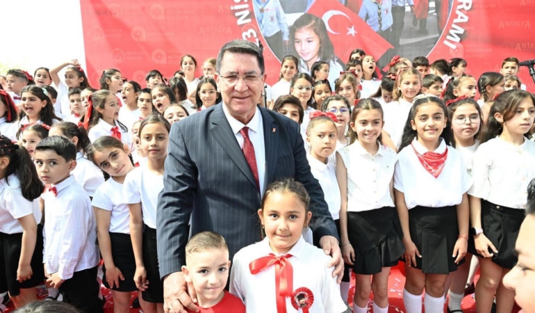Başkan Dere: Çocuklar, milli egemenliğin umudu!