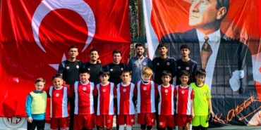 Minik Futbolcular 23 Nisan’ı Coşkuyla Kutladı!