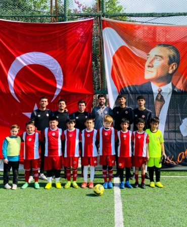 Minik Futbolcular 23 Nisan’ı Coşkuyla Kutladı!