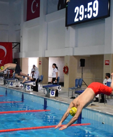 Yüzme müsabakaları yapıldı
