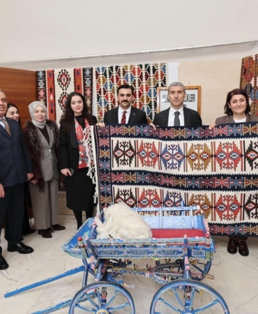 Vali Aktaş, kilim atölyesini inceledi