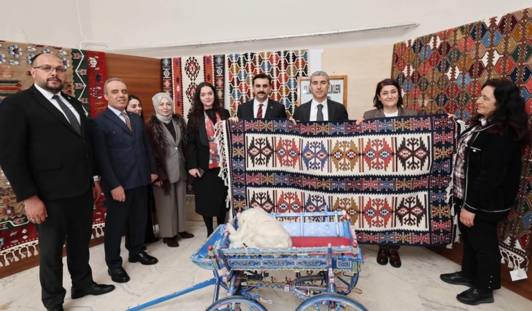 Vali Aktaş, kilim atölyesini inceledi