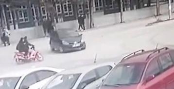 Otomobille motosiklet çarpıştı: 2 yaralı