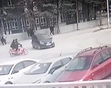 Otomobille motosiklet çarpıştı: 2 yaralı