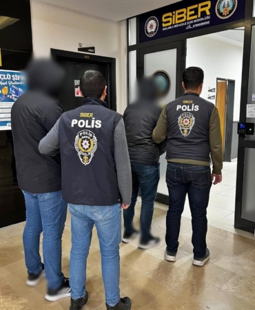 Sanal medya dolandırıcıları yakalandı