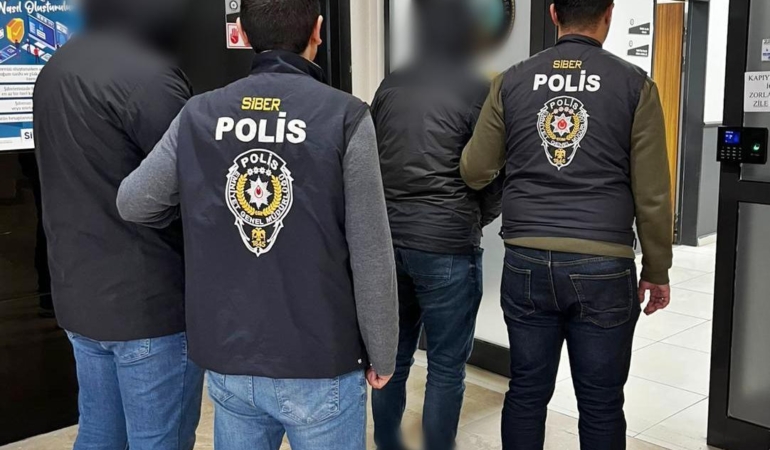 Sanal medya dolandırıcıları yakalandı