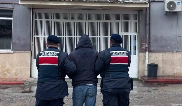 Aranan 2 hükümlü yakalandı