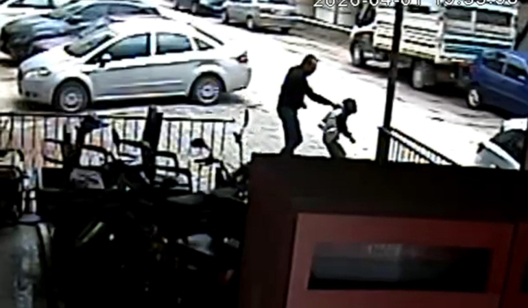 9 yaşındaki çocuğun ‘Bahçeye zarar veriyorsun’ denilerek darbedildiği iddiası