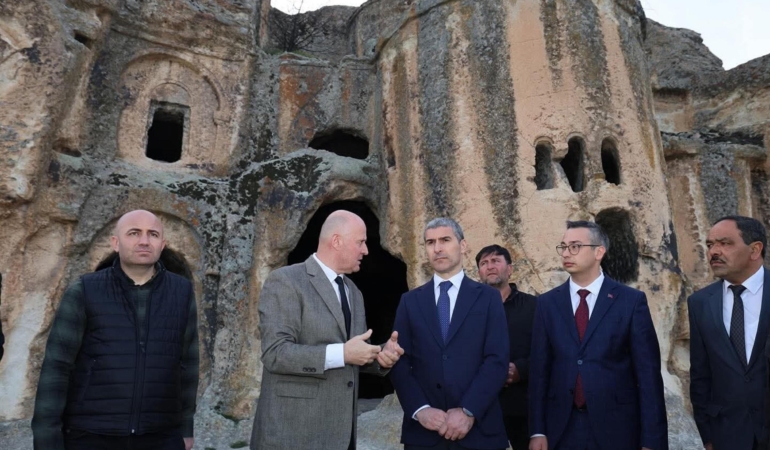 Vali Aktaş Ayazini’nde