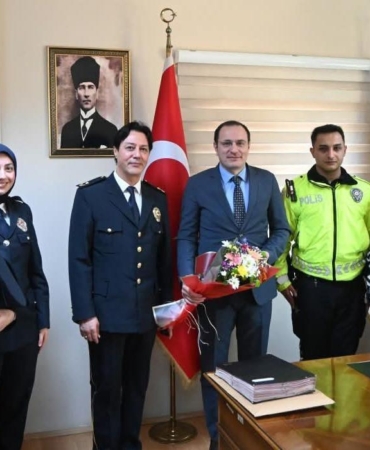 Kaymakamdan polis memuruna başarı belgesi