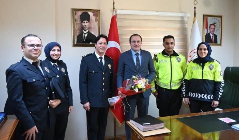 Kaymakamdan polis memuruna başarı belgesi