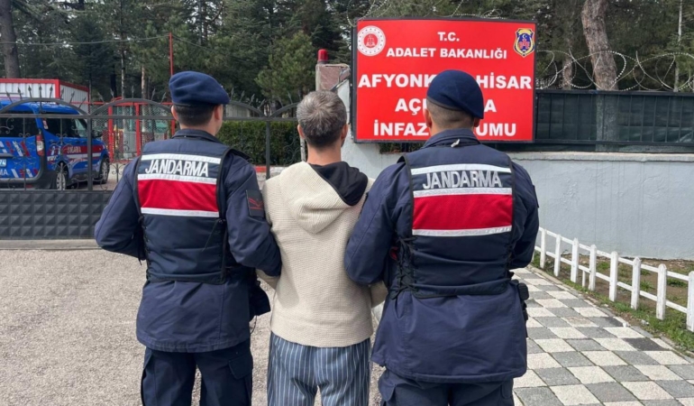 Jandarma aranan 55 kişiyi yakaladı