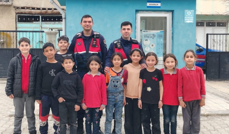 Jandarmadan öğrenci ve öğretmenlere seminer