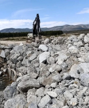 Yağış nedeniyle bozulan yol tamir edildi
