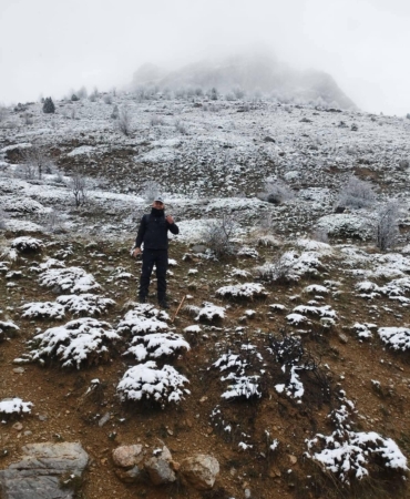 Çay’a nisanda kar sürprizi
