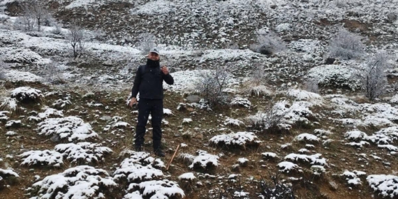 Çay’a nisanda kar sürprizi