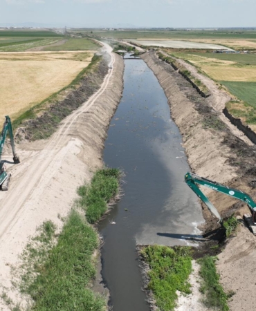 Akarçay’da su akışını kesen bent yıkıldı