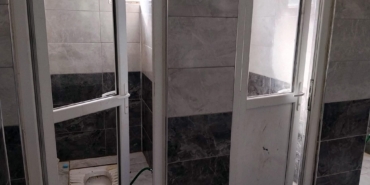 Cami tuvaleti tahrip edildi