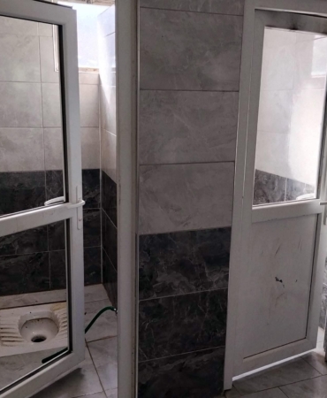 Cami tuvaleti tahrip edildi