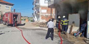 Depo yangını büyümeden söndürüldü