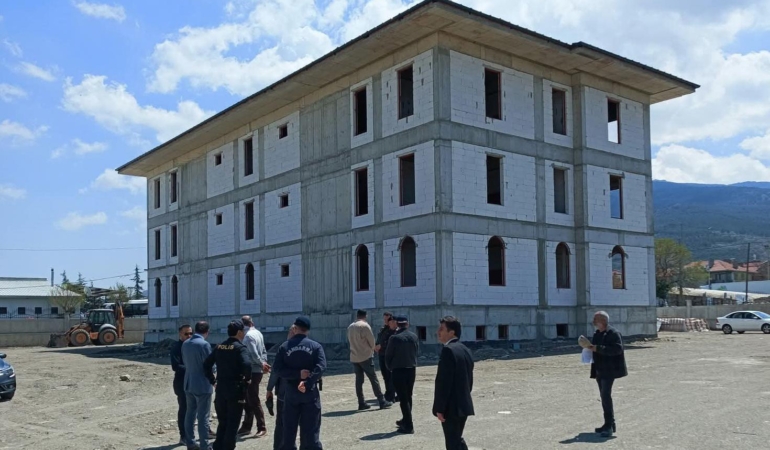 Kaymakam emniyet binası inşaatını gezdi