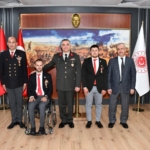 2 gaziye ‘malul’ rozeti