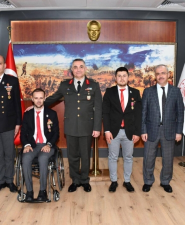 2 gaziye ‘malul’ rozeti