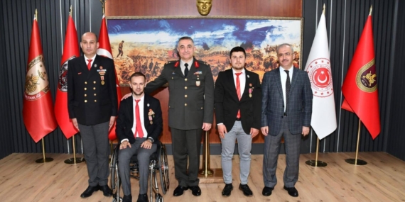 2 gaziye ‘malul’ rozeti