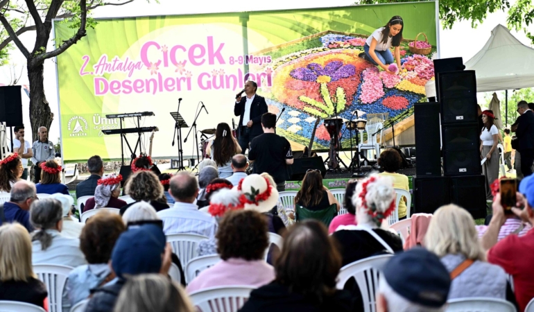 Çiçeklerle Sanat: Antalya’nın Renkli Festivali