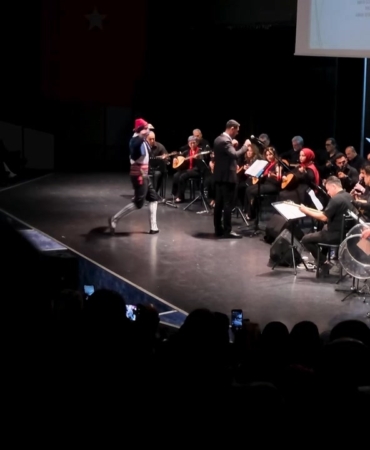 Muratpaşa’da Geleneksel Müzik Rüzgarı Esti!