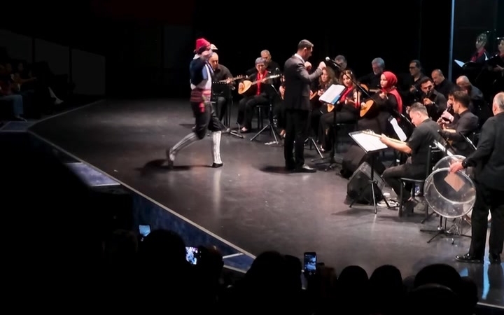 Muratpaşa’da Geleneksel Müzik Rüzgarı Esti!