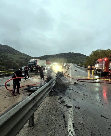Bariyere çarpan otomobil alev alıp, yandı: 1 ölü, 1 yaralı