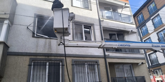 Dairede yangın çıktı 4 çocuk son anda kurtuldu