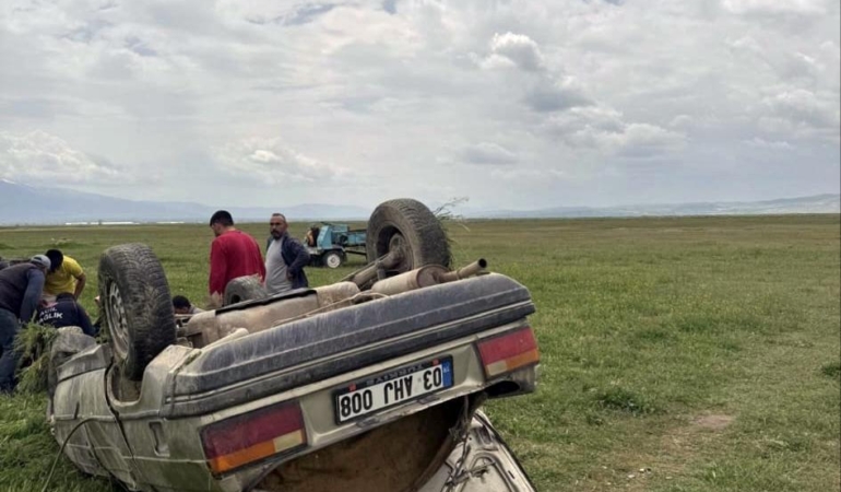 Otomobil takla atıp, şarampole devrildi: 1 ölü, 5 yaralı
