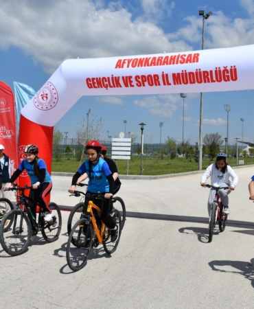 Okul Sporları bisiklet yarışması yapıldı