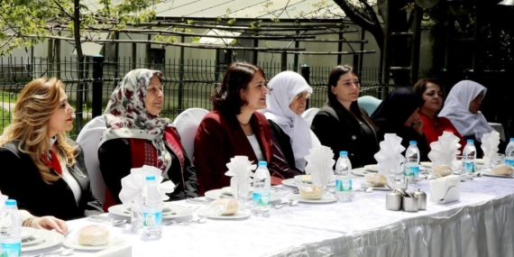 Şehit anneleri valilik konutunda