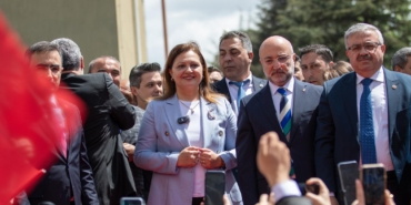 AK Parti’ye geçen Burcu Köksal’a, Afyonkarahisar Belediyesi önünde mehterli karşılama